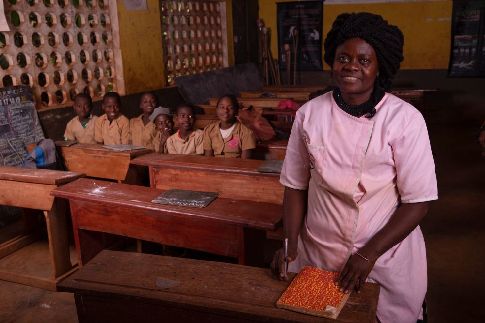 african-female-teacher-in-the-foreground-in-the-